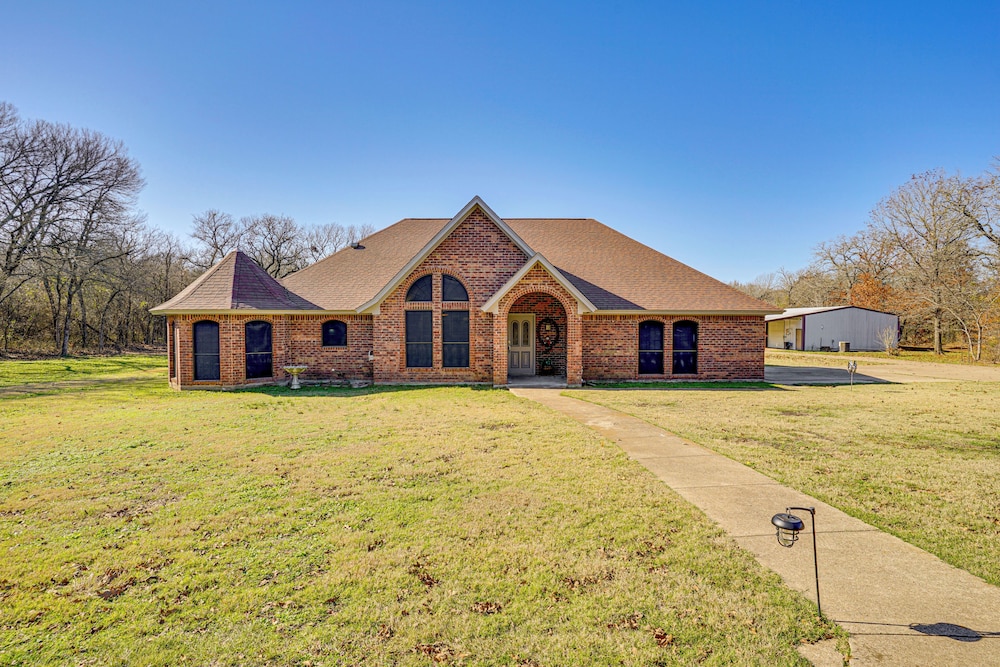 Large Yard, Fire Pit & Games: Grandview Haven!