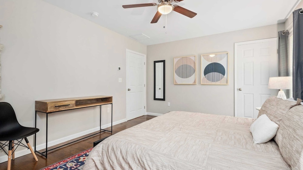 10 Townhomes, Sleeps 89 6 Mins to DT Asheville Sycamore Cove by Avantstay