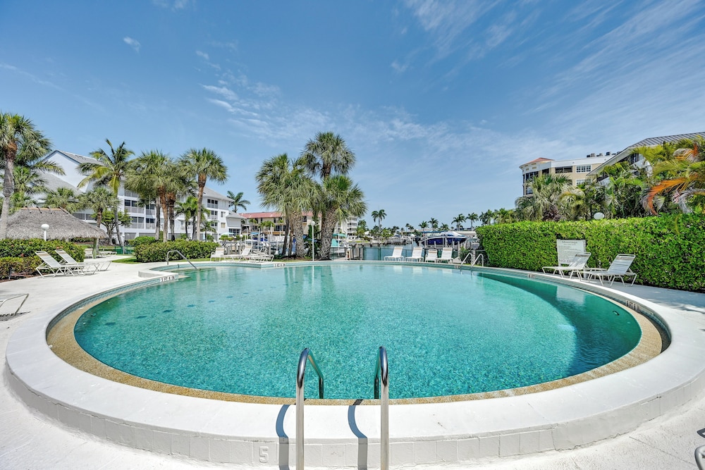 Waterfront Marco Island Condo < 1/4 Mi to Beach!