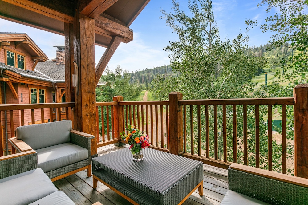 Grand Lodge - Four Bedroom #502 - Ski-in/ski-out 4 Condo