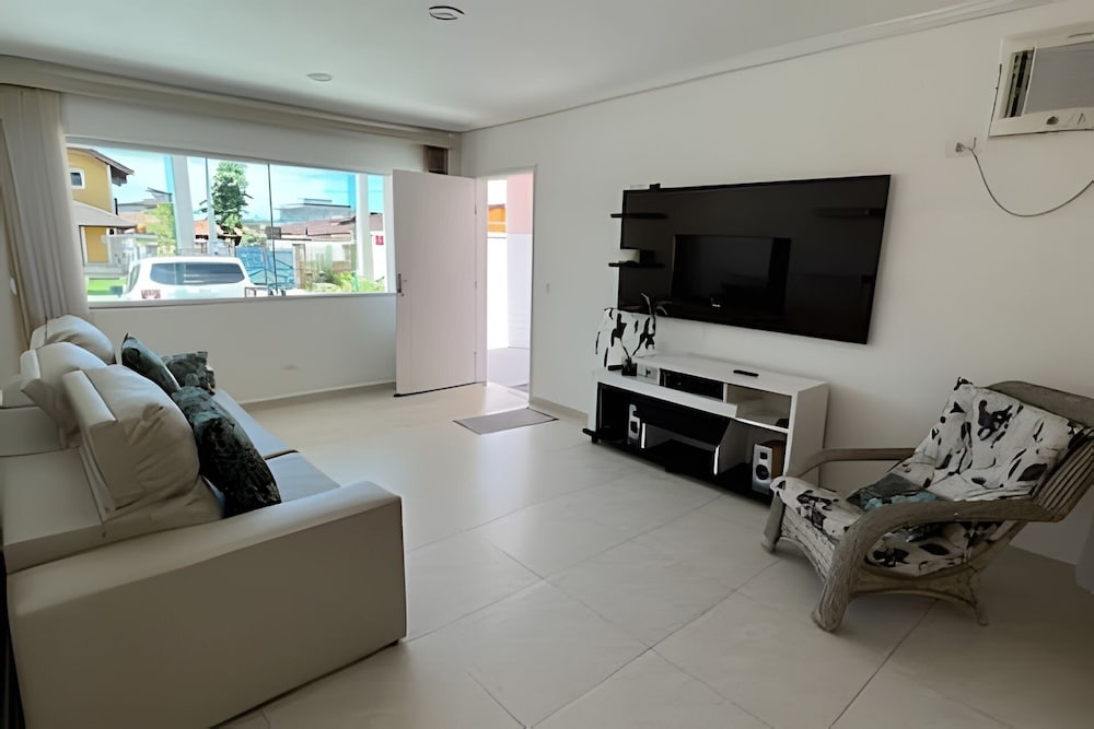 Casa com piscina em Boraceia
