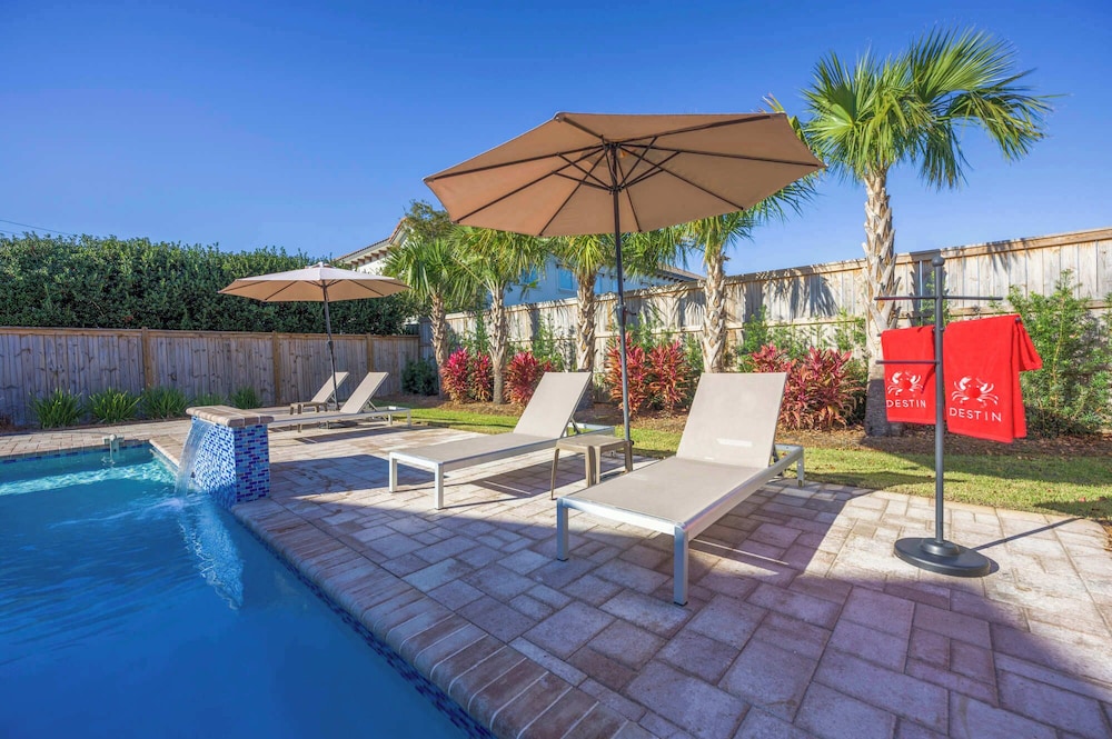 Golf Cart & Private Pool!