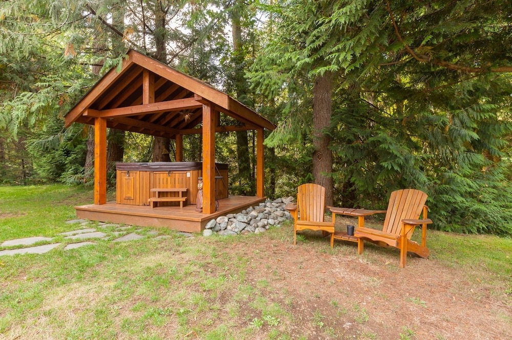 Creekside B & B