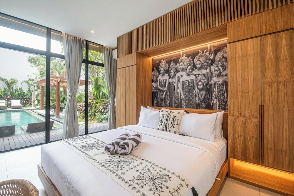 Elegant 6BR Canggu Retreat Just 400m to the Ocean