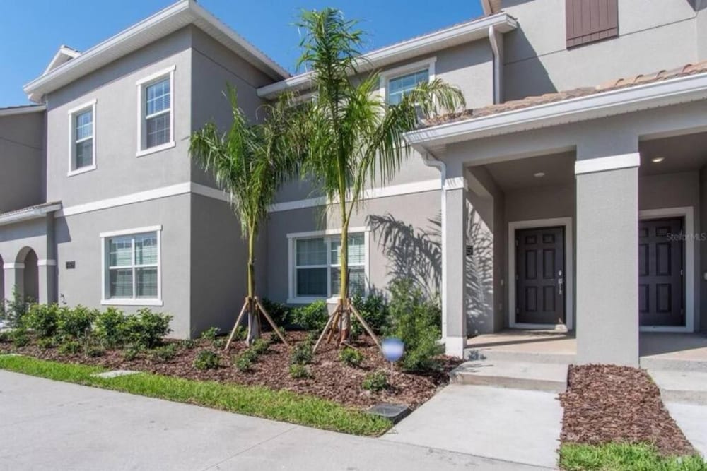 Super Dope- FUN Electric Home W Pool Amenities