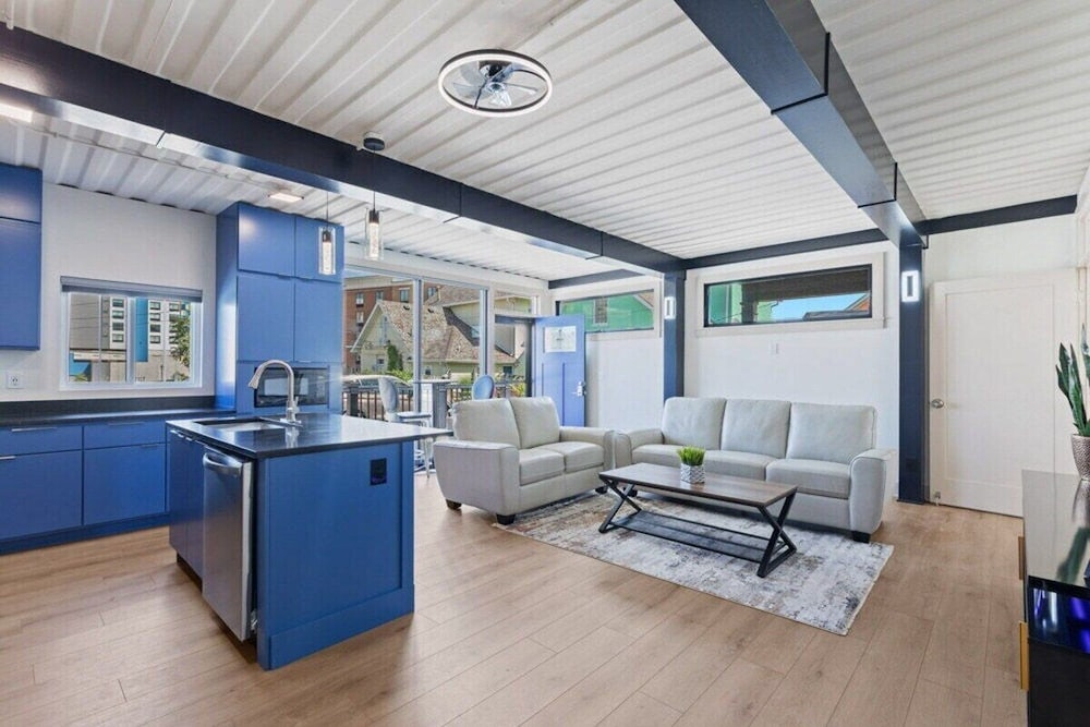 Indy Stadium Villas 711 L