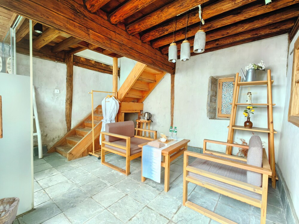 Jia Kedi Ancient House Cultural Homestay
