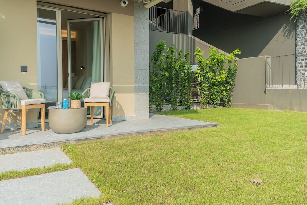 Pureview Luxury Suites, with breakfast & pool by Rent all Como