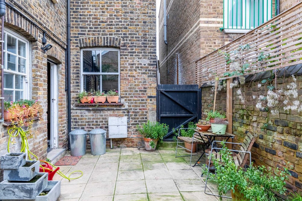 Trendy 2BD House 5 Mins From Willesden Junction!