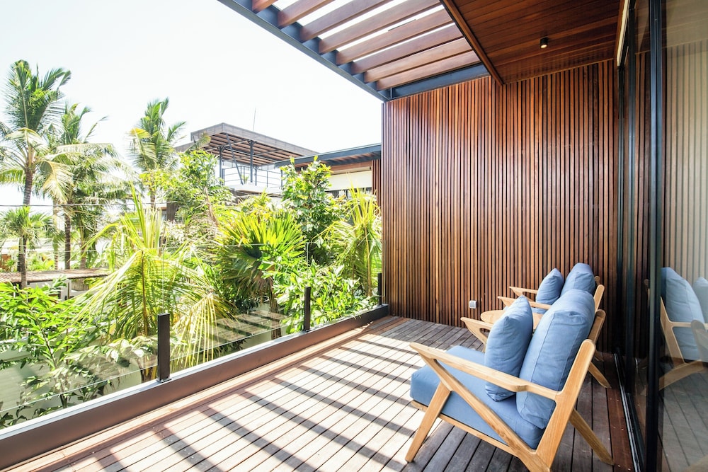 Seaside Escape: 4BR Villa, 190m to Canggu Beach