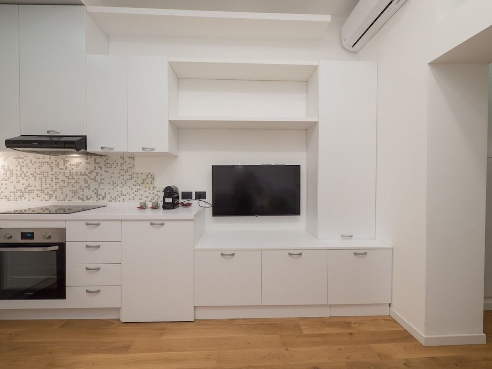 Isola-Garibaldi newly renovated 1 br by Rentopolis