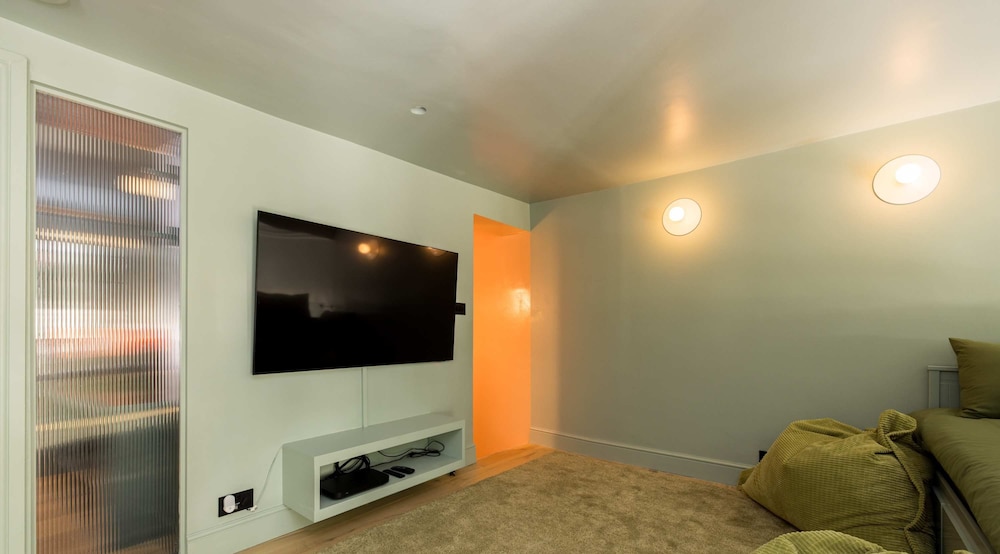 Beautiful Paddington Loft-style Apartment