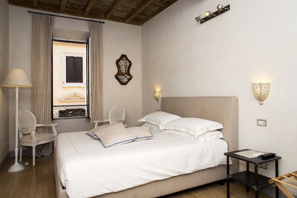Rome Frattina 27