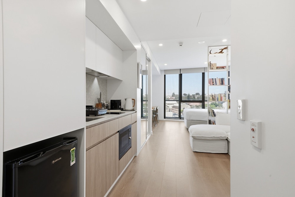Coastal Apartment With Rooftop Pool