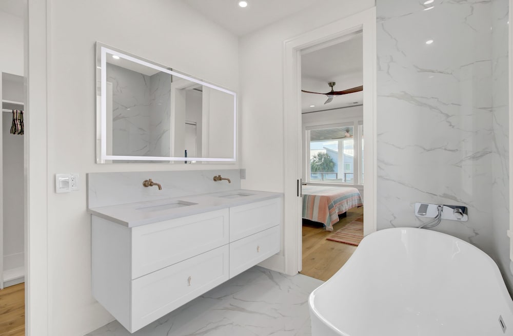 7 Beachwood East by Avantstay Steps to the Beach Ocean Views Hot Tub 7bdr