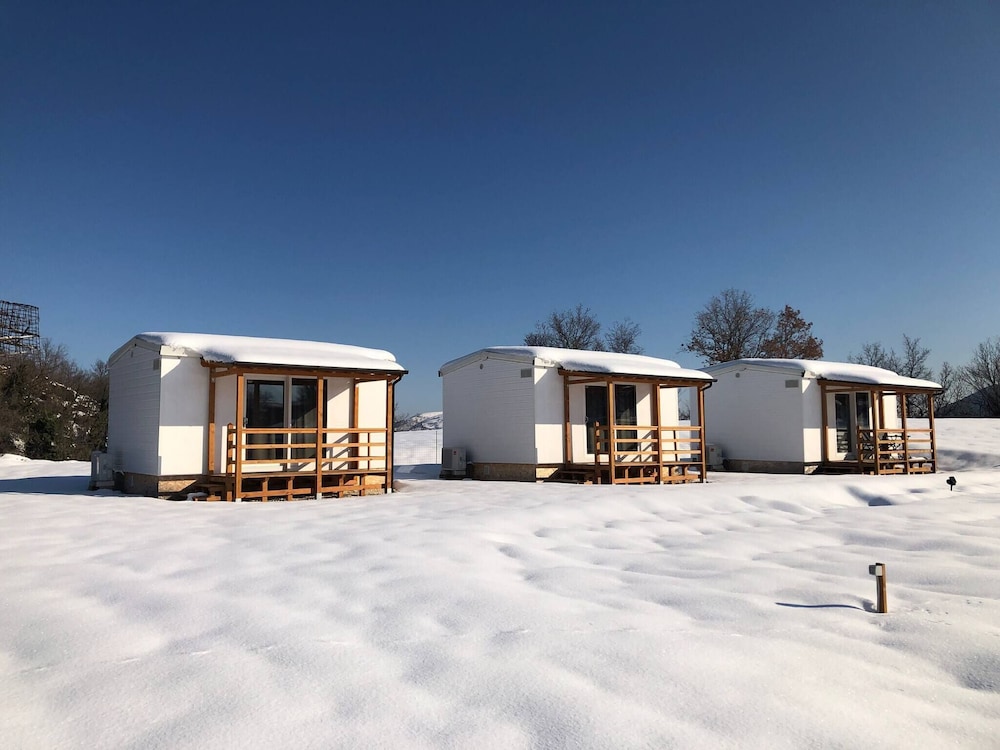 Functional Mini Luxury Lodges Near Camerino view 4