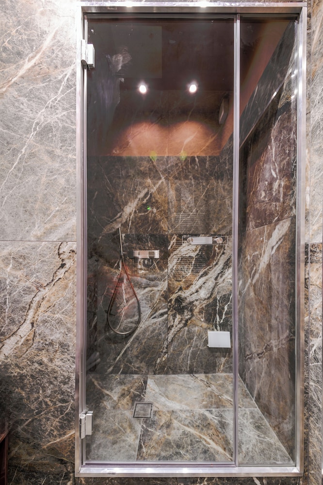 Colonna Collection