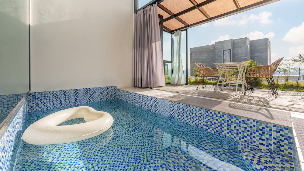 Gyeongju Rose Breeze Pool Villa Pension