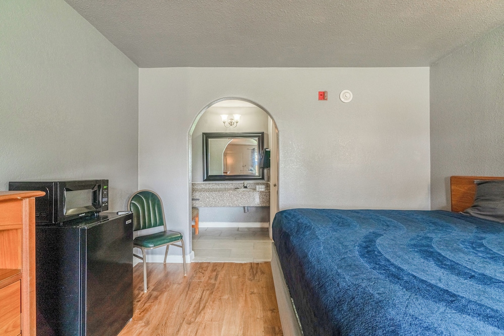 Economy Inn By OYO Livingston TX Hwy 59