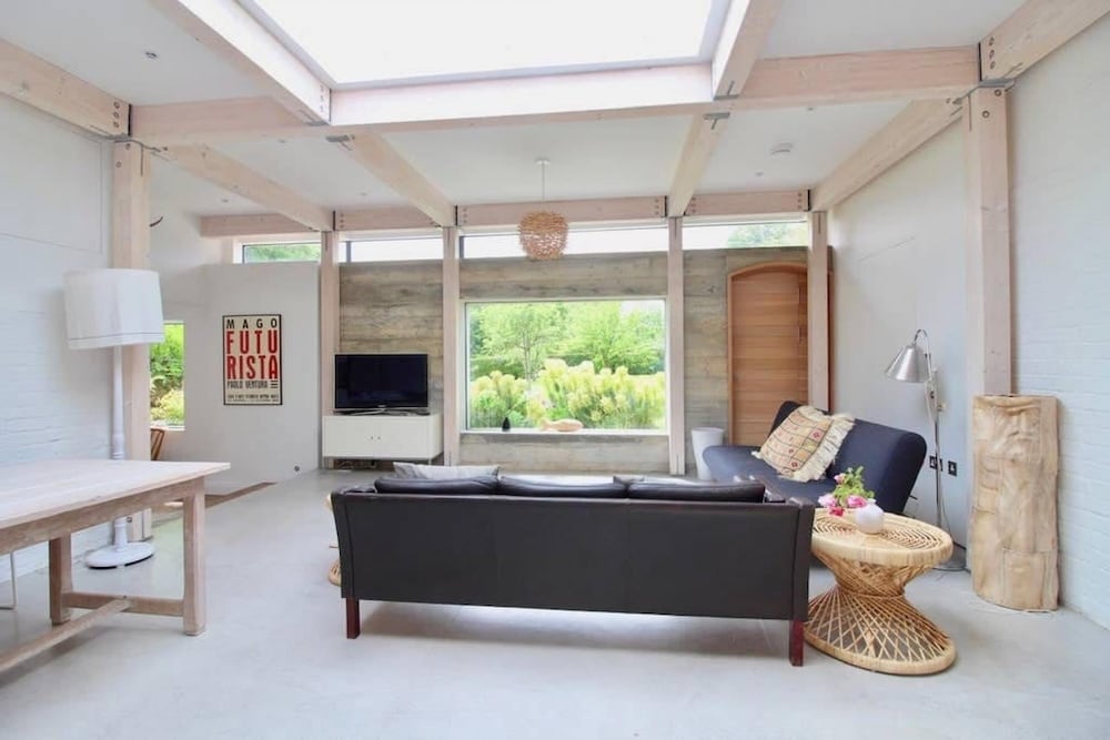 Sky Room Rendham With 2 Bedrooms and 1 Bathrooms view 4