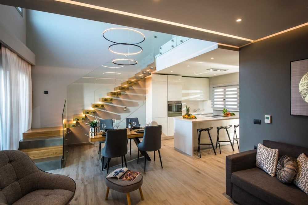 Knossos Palace by Luxury Living Apartments view 4