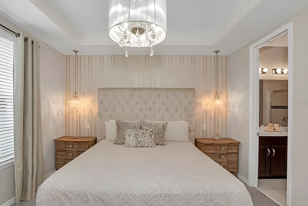 Luxury 5-bed Home With Private Splash Pool