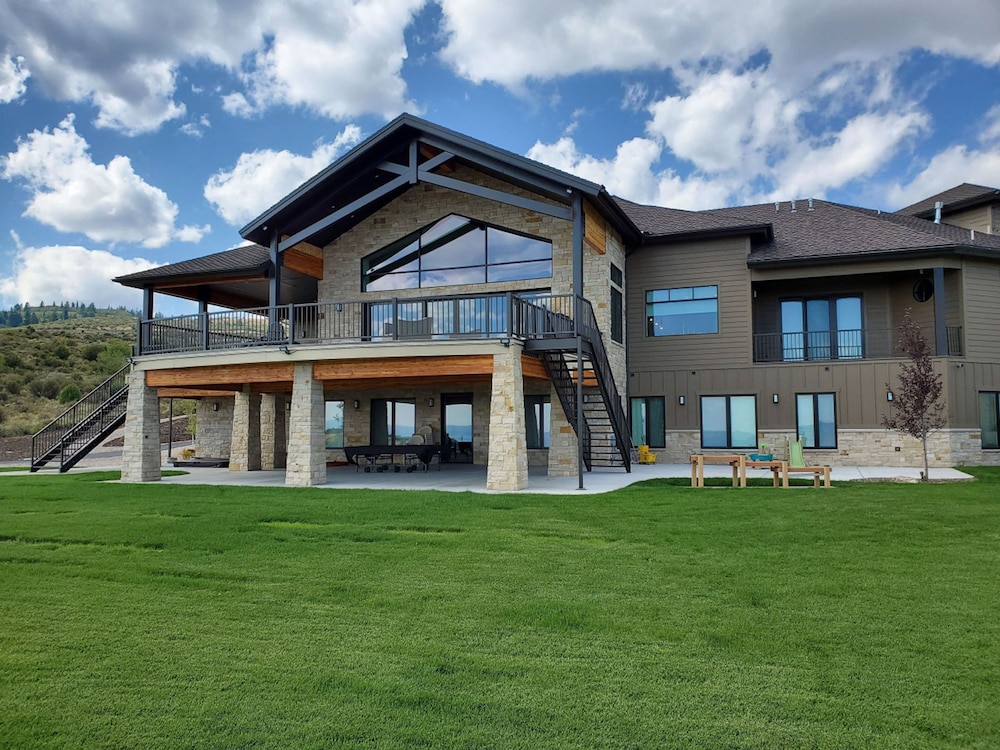 Glenn Haven Luxury Large Group Getaway Sleeps 60