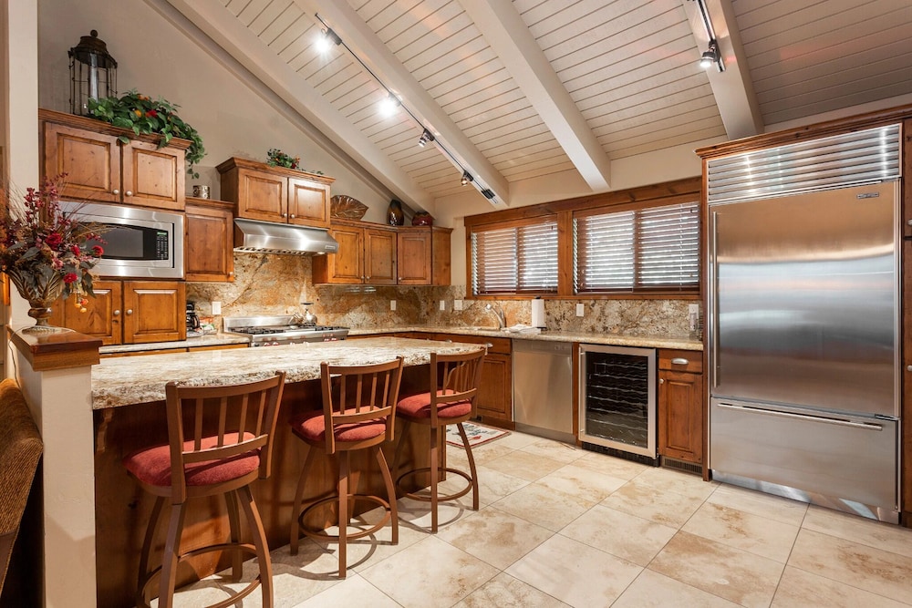 Queen Esther at Deer Valley Resort - Three Bedroom Condo with Hot Tub #2358 3 Condo