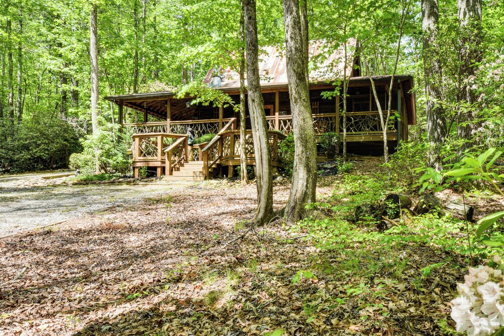 5 Mi to Unicoi State Park & Lake: Hot Tub Haven!
