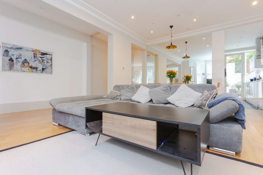 Modern 2 Bedroom Apartment Near Gloucester Road