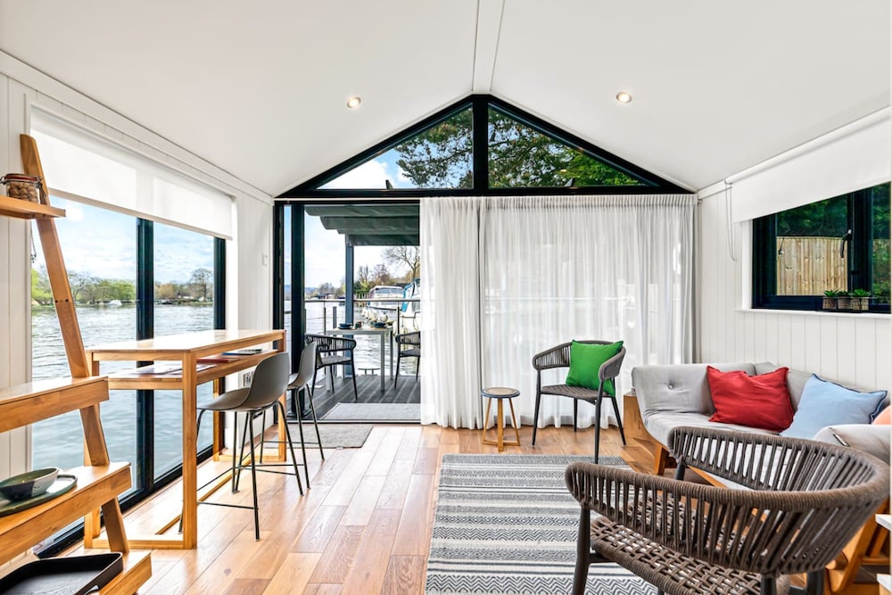 Ondine Houseboat on the Thames - From 160 Per Night