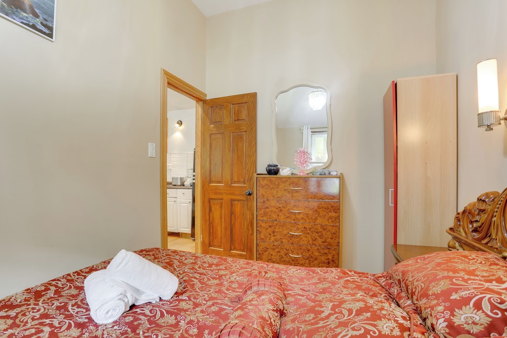 6 Mi to Bethel Woods: Cabin w/ Pool Access