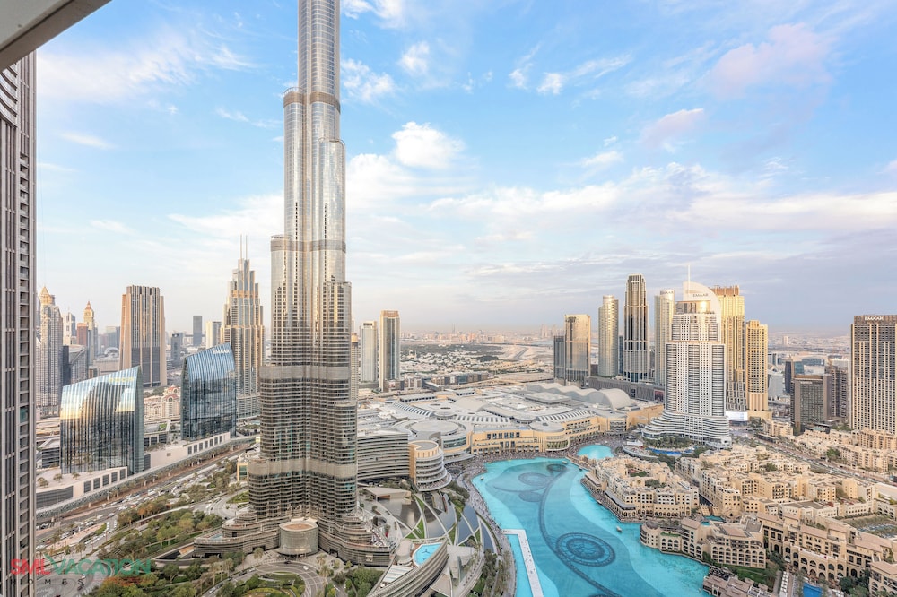 SML Vacation Homes - Sky High Apartments with Burj Khalifa and Dubai Fountain Views @ Grande Signature, Downtown Dubai