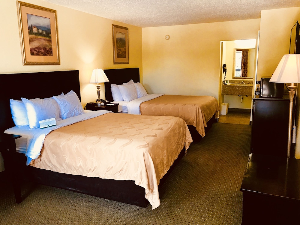 Statesboro Vacations - Quality Inn  Suites Conference Center Statesboro Historic District - Property Image 50
