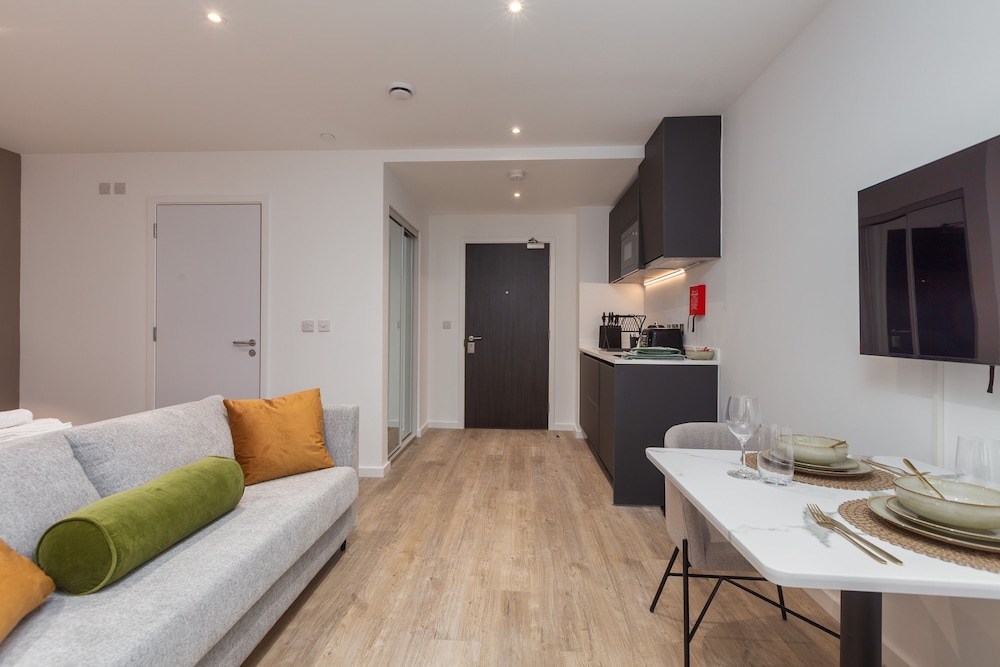 Spacious City Studio