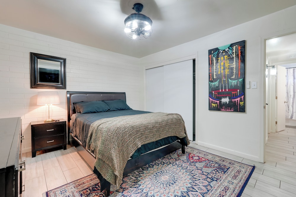 3 Mi to Dtwn Phoenix: Apt w/ Shared Patio