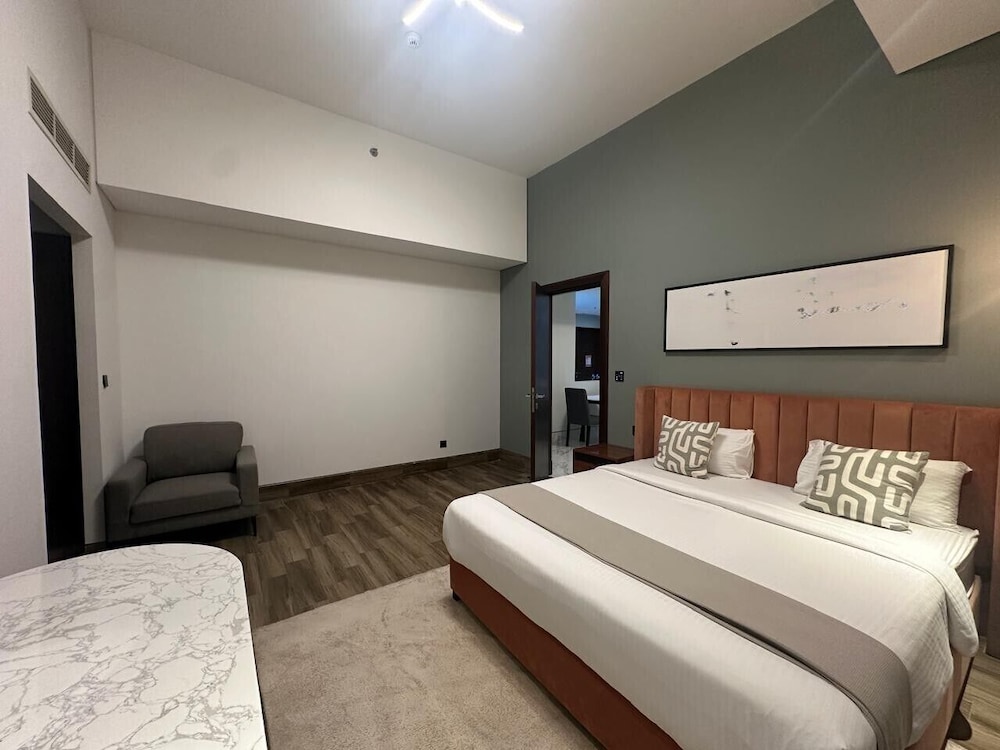 Modern 1BR in J One Pool & Gym