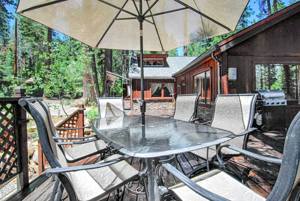 Tahoe Vista Cabin w/ Deck: 1 Mi to Kings Beach! view 5