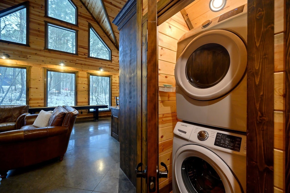 Cabin Vibe - Bunkroom - 3 King - Firepit - Shuffleboard