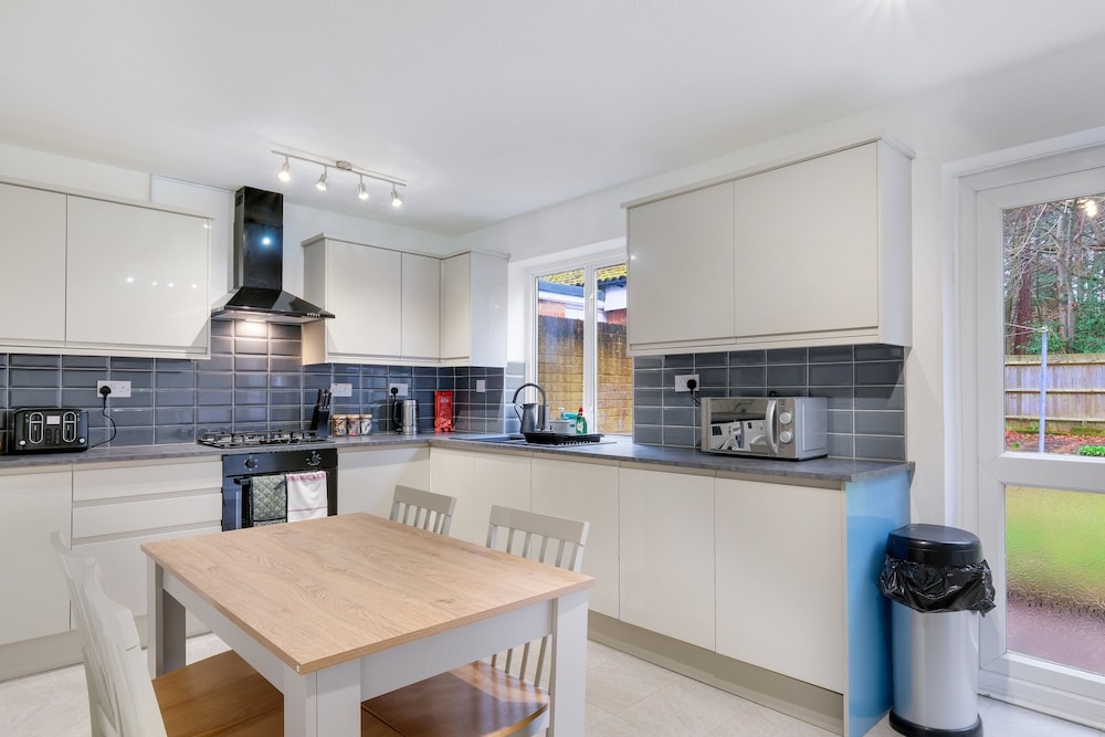 Spacious 4-Bedroom 2-Bath Home in Bywood