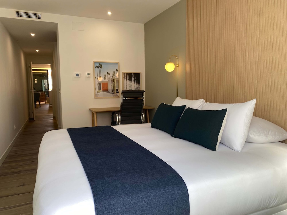 w Stylish 2BR w Sunny Terrace in Chueca
