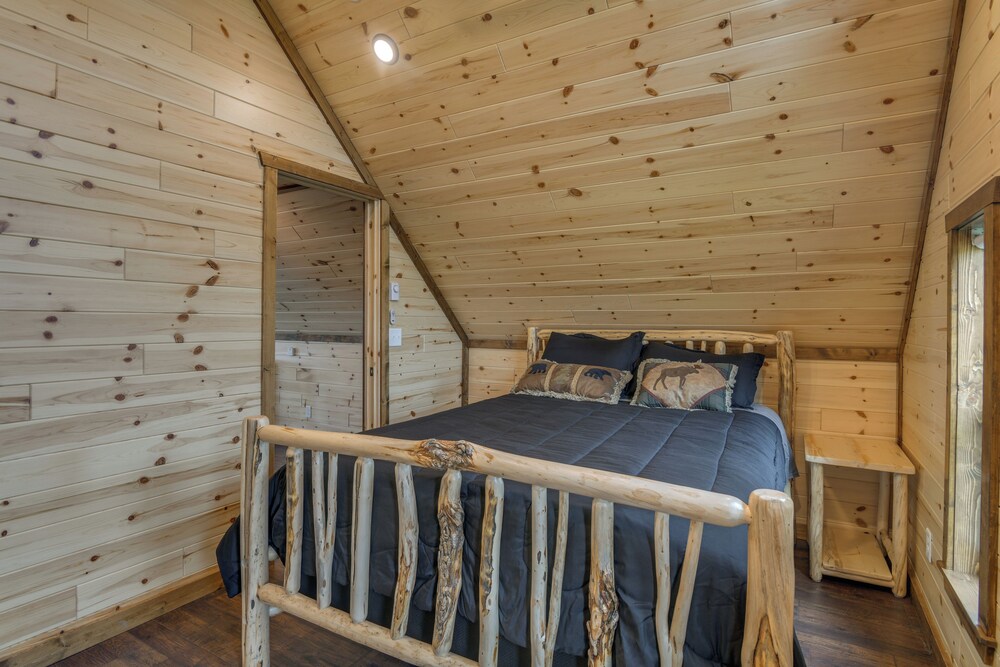 1/2 Mi to Ruby River: Cabin w/ Trail Access!