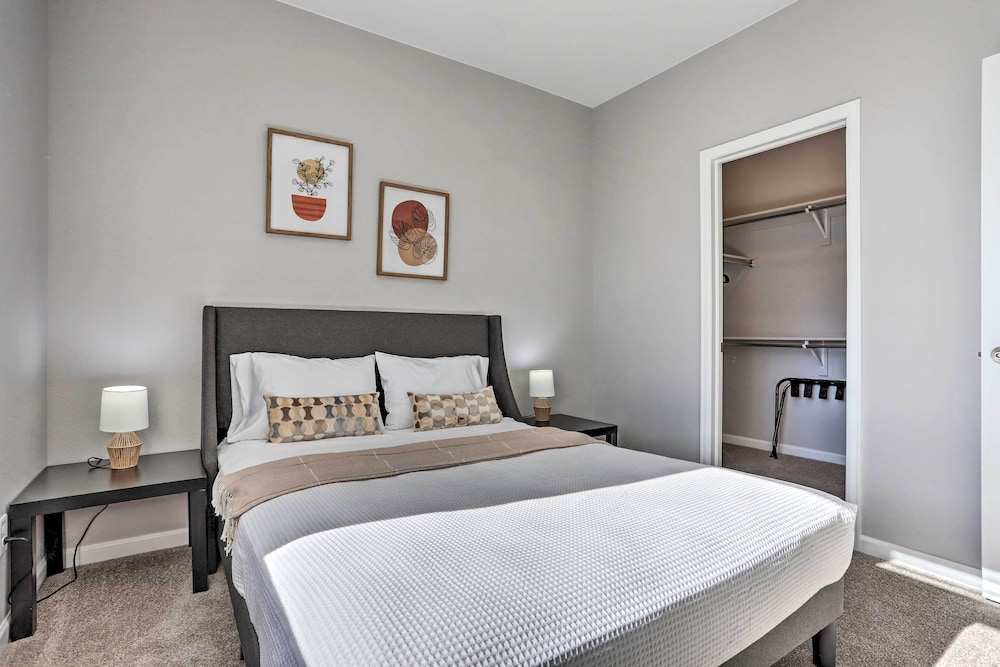 6 Mi to Dtwn Denver: Townhome w/ Patio!
