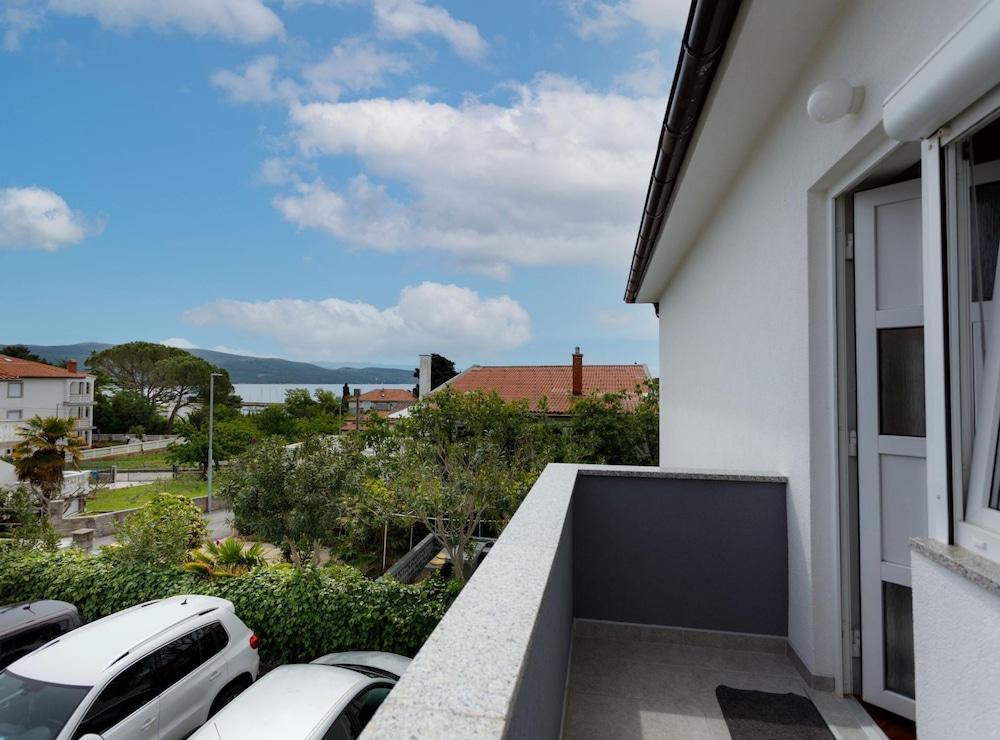 Charming and Tranquil Krk Center Apartment