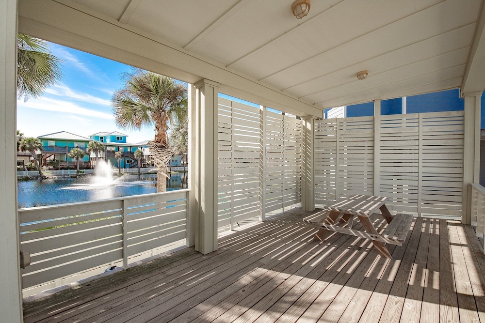 Sunrise Paradise - Pet Friendly! Community Pool!