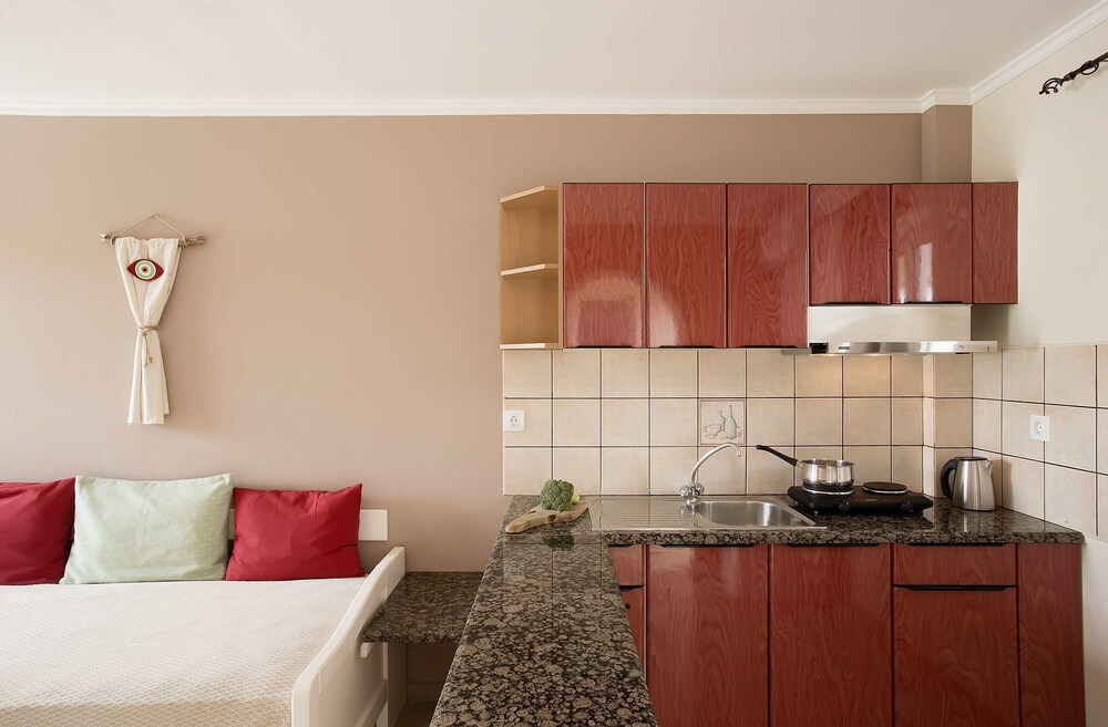 Mathraki Resort