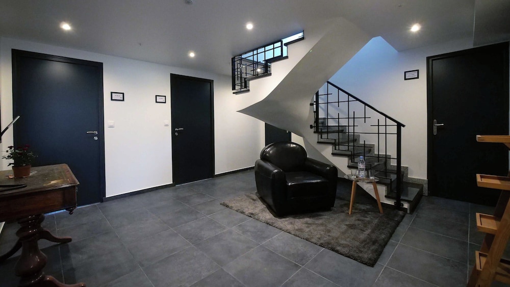 Modern Studio - 2P - Orly