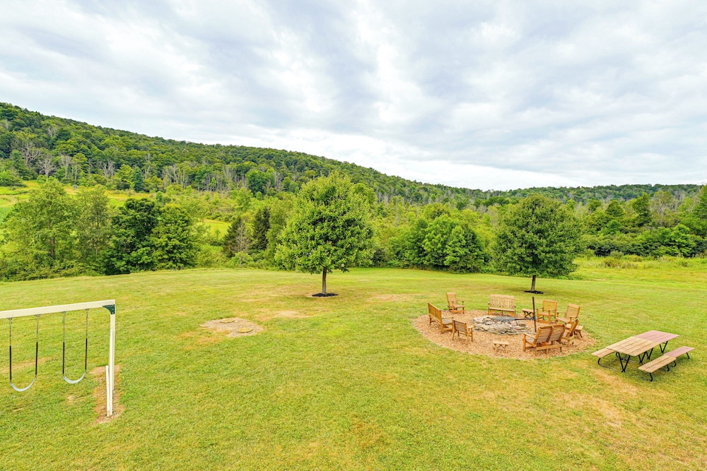 Game Room + Fire Pit: Sprawling Westfield Retreat!