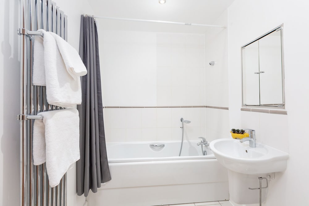 Waterside Bliss 2 Bed 2 Bath Apartment