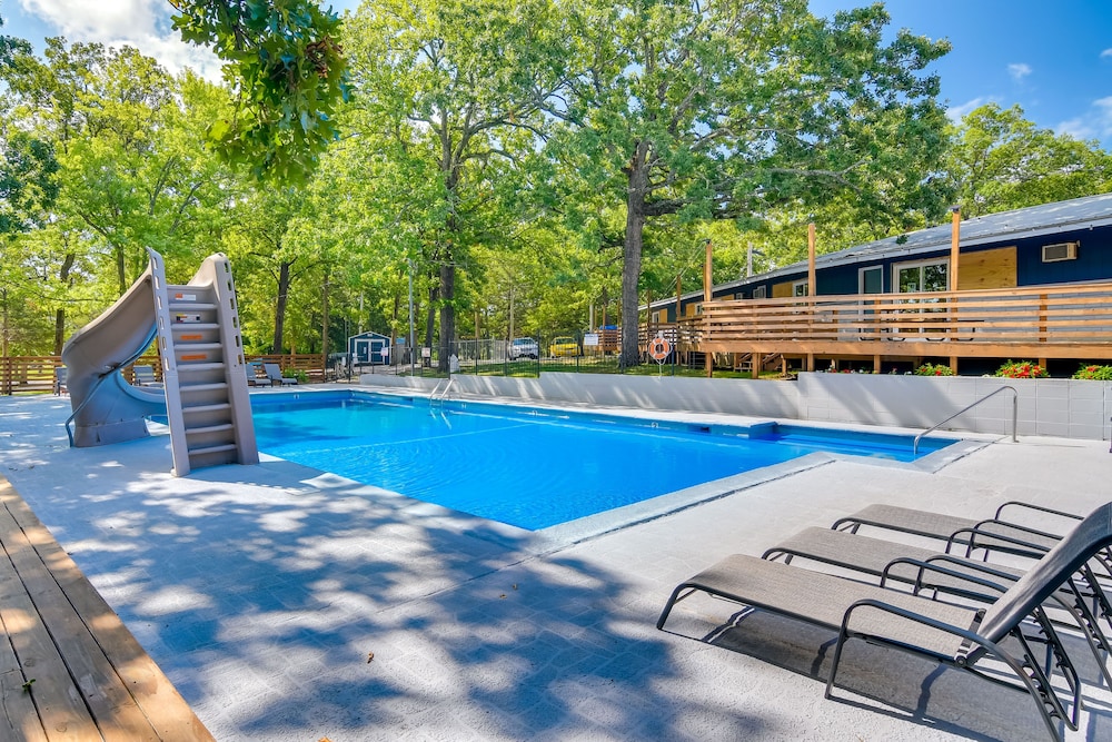 Vibrant Kimberling City Hideaway w/ Private Deck! view 4